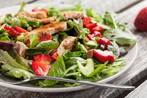 Tasty and Simple Strawberry Spinach Salad with Chicken